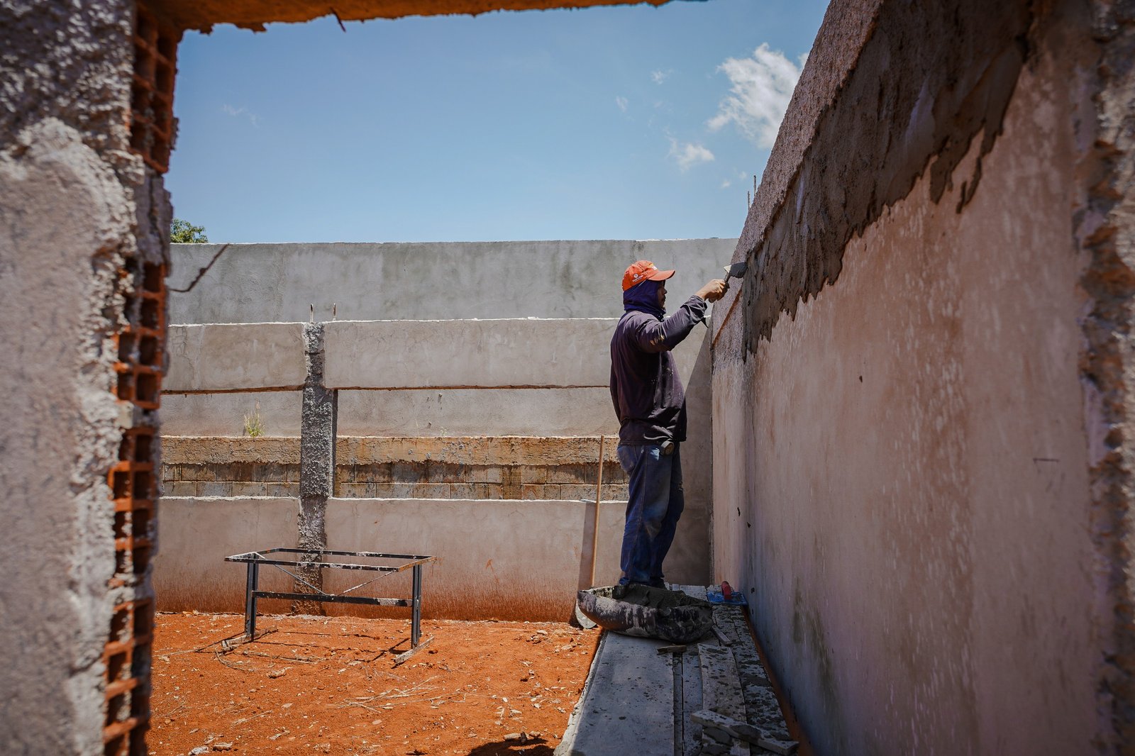 Estruturas metálicas e de concreto da Escola Municipal Rodof Mikel estão 90% concluídas