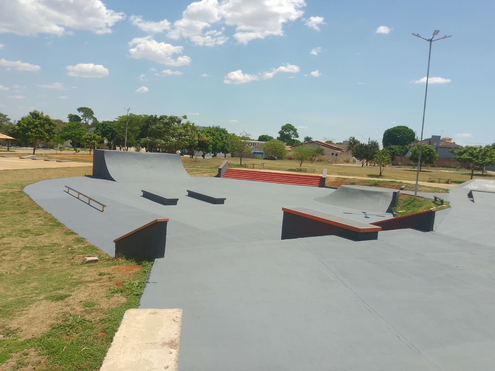 Prefeitura de Goiânia revitaliza pista de skate da Praça Nossa Senhora de Lourdes