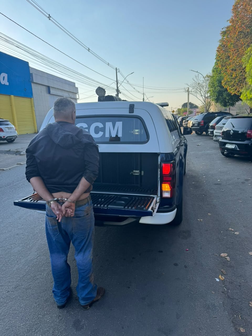 GCM apreende arma de fogo durante abordagem na Praça Central de Senador Canedo