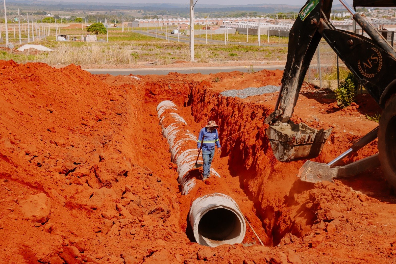 Seinfra inicia implantação da rede de drenagem no Residencial Campo das Flores