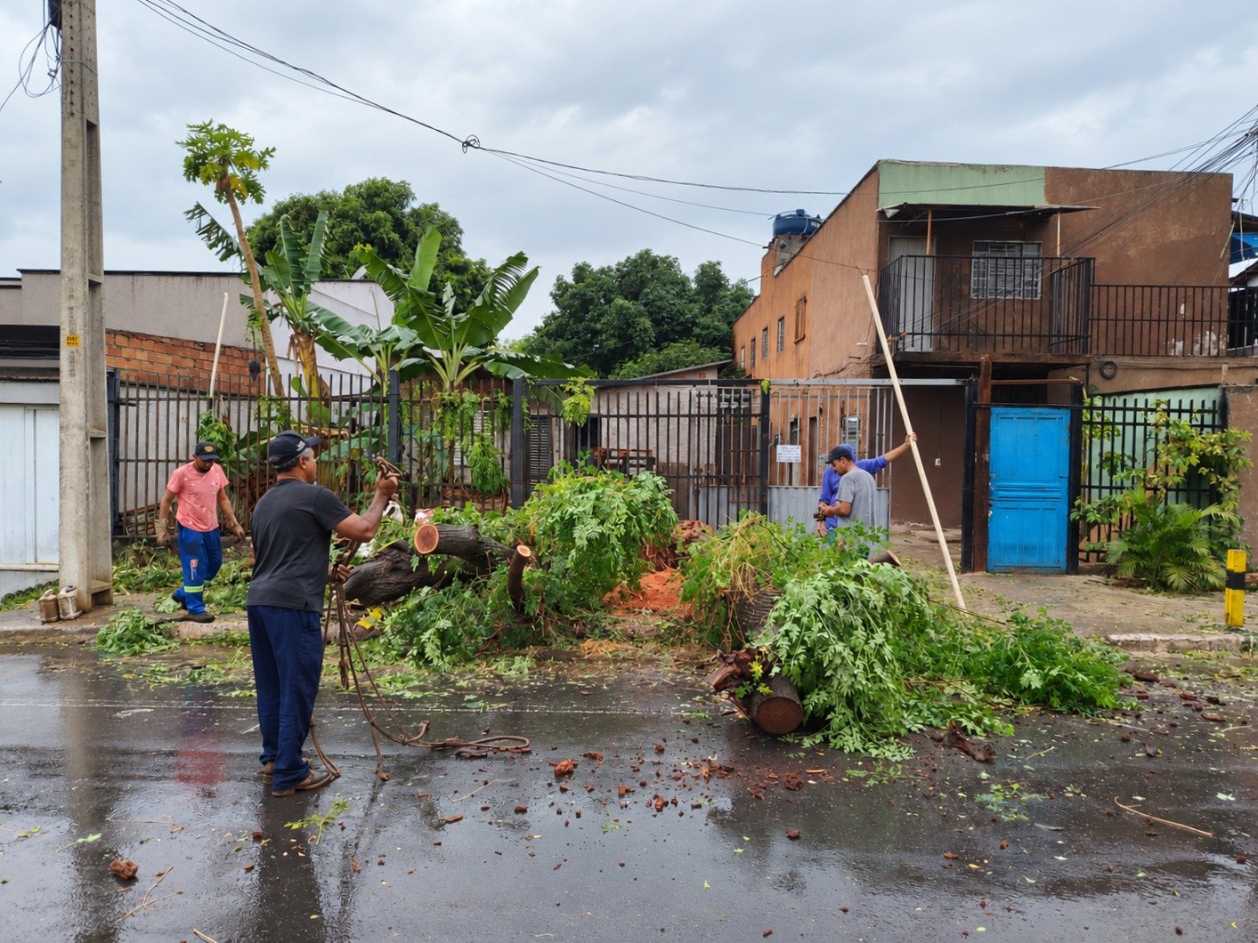 Seinfra reforça serviços em Senador Canedo após temporal