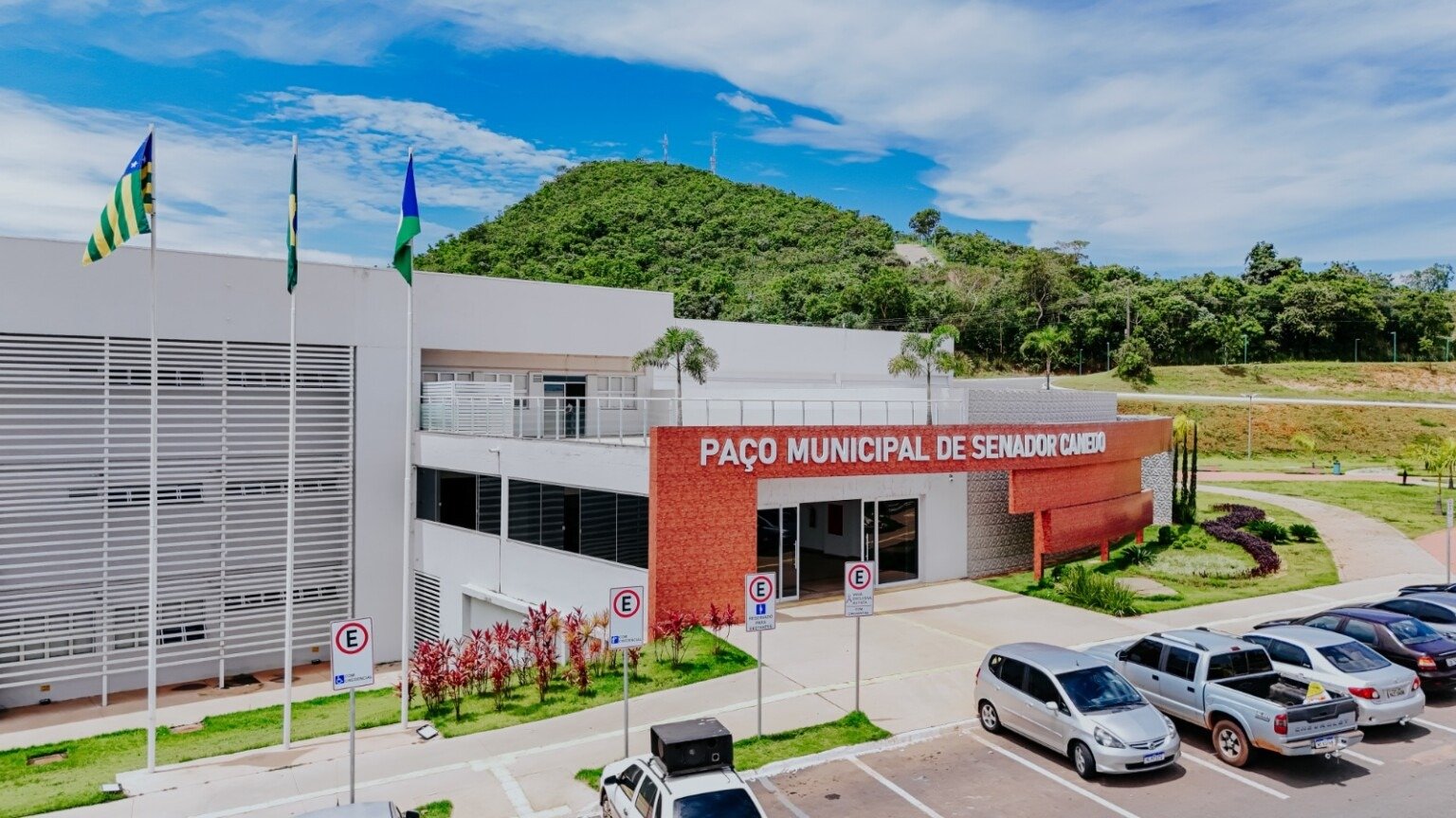 Faculdade Uniasselvi realiza Feira de Empreendedorismo no Paço Municipal