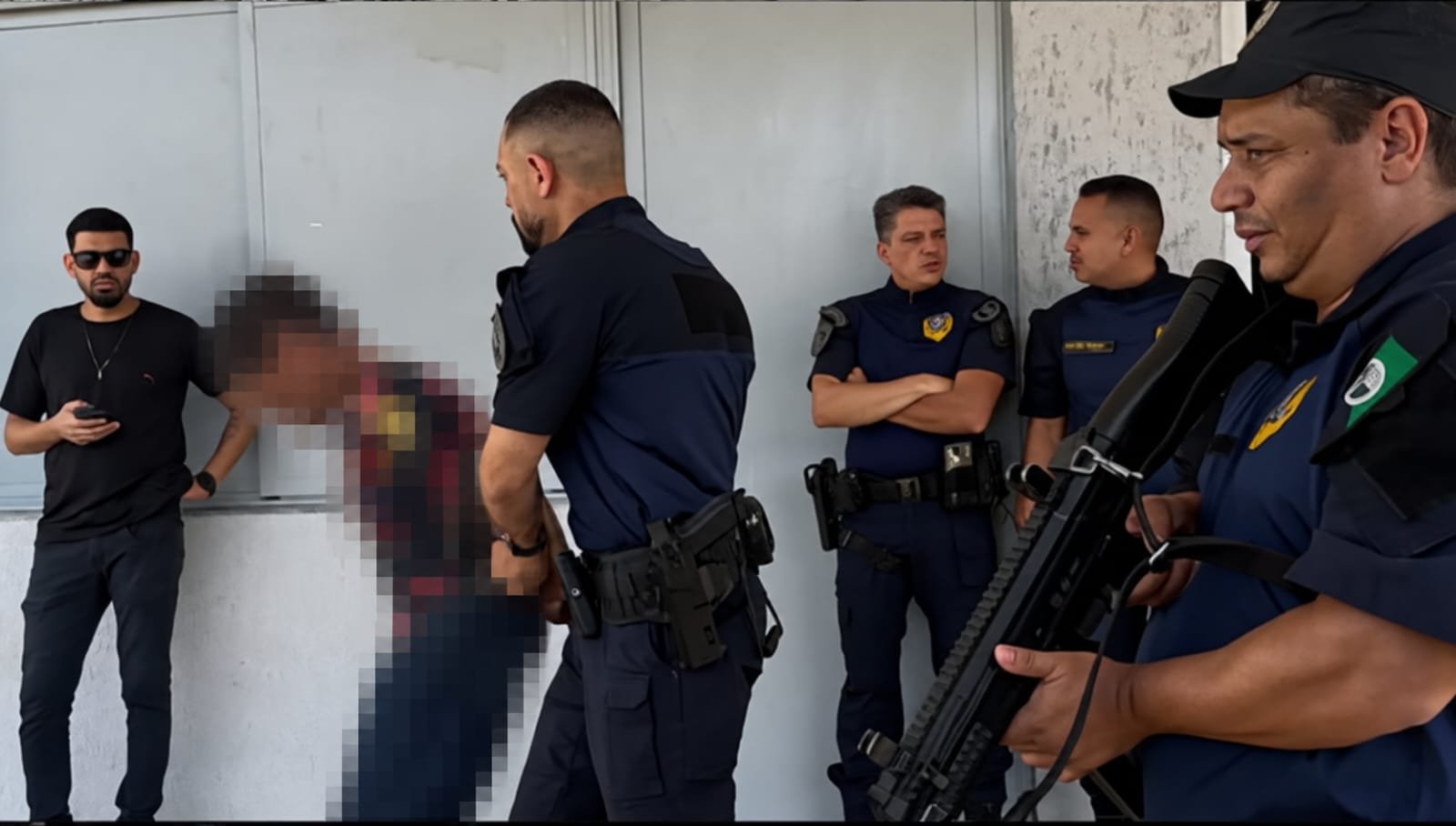 GCM detém homem armado com faca em escola de Senador Canedo